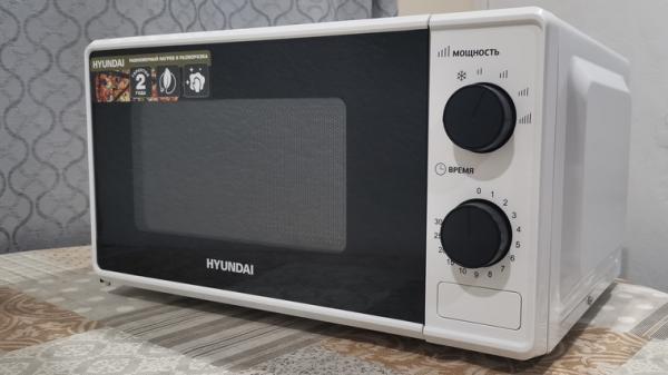картинка Hyndai HYM-M 2041 белый/черный микроволновая печь в интернет-магазине  BTK-shop.ru Судак